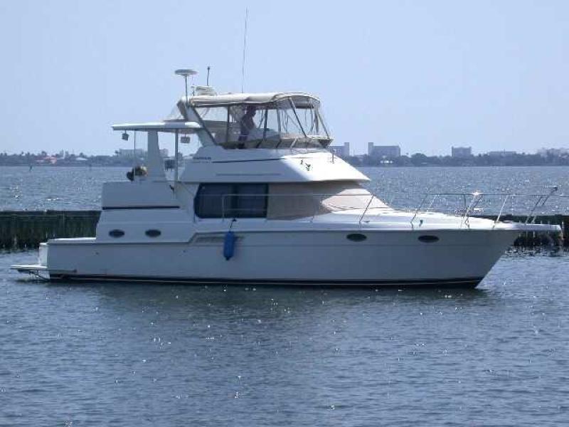 photo of 40' Carver 404 Cockpit Motor Yacht 1999