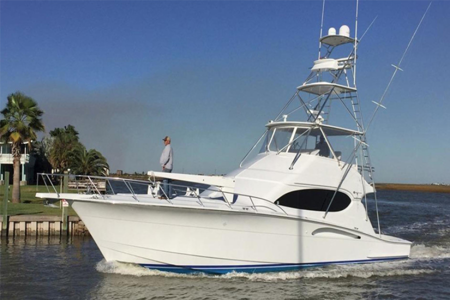 Predator 2005 Hatteras 54 Convertible Yacht For Sale In Freeport United States 2712576 Lq03