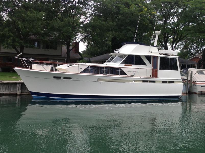 photo of 47' Chris-Craft Commander Flush Deck 2001