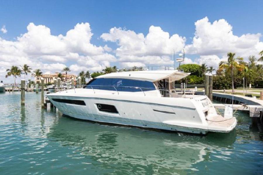 photo of 55' Prestige 550 S 2016