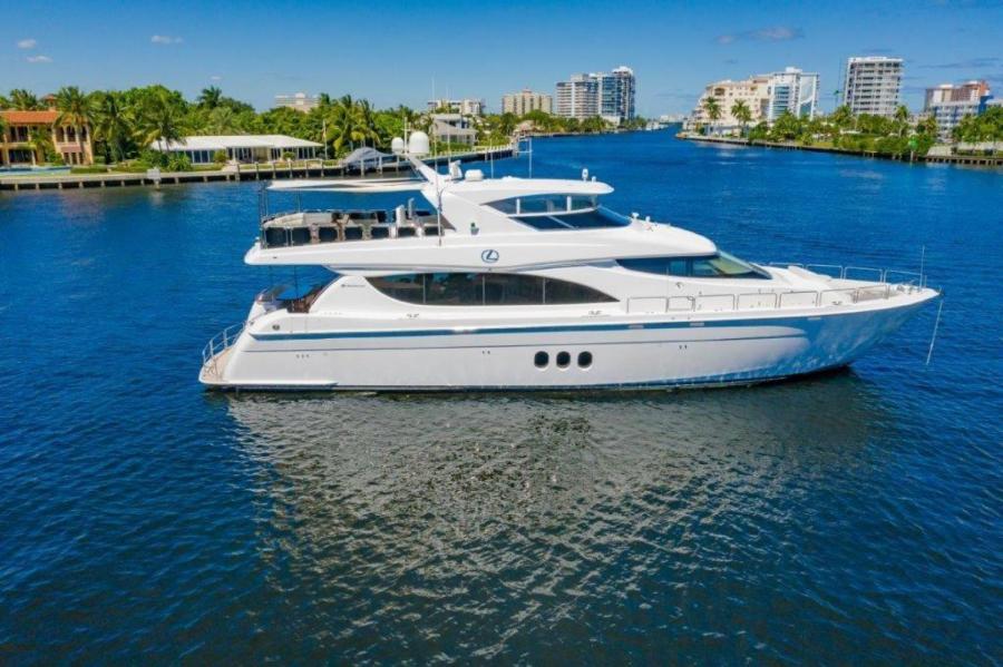 photo of 80' Hatteras Motor Yacht 2013