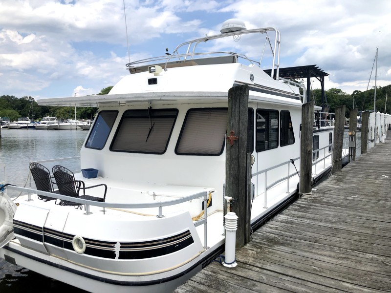 photo of 59' Gibson 5900 Series 2004