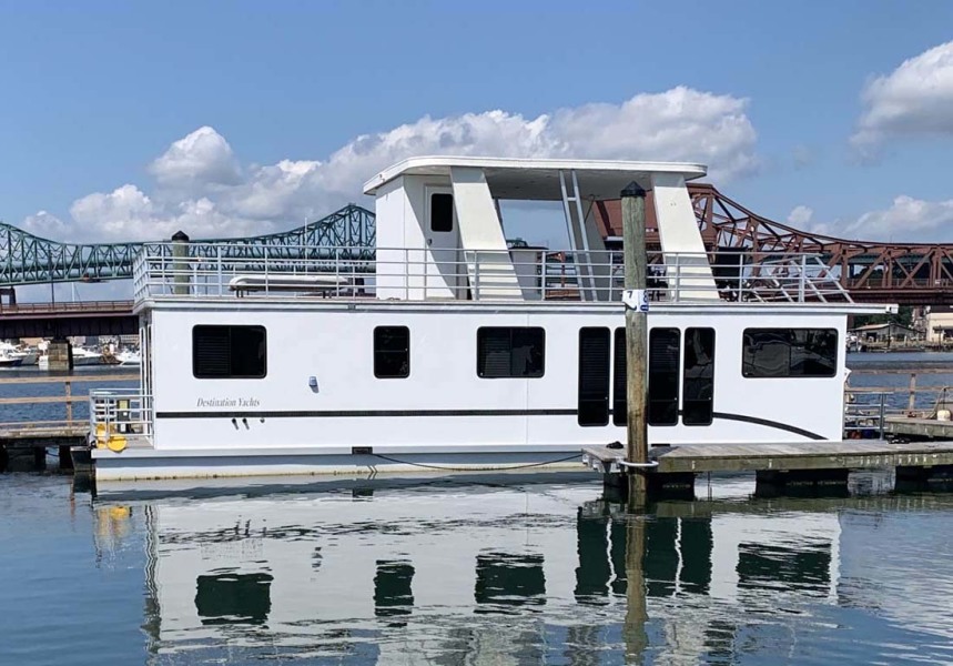 photo of 48' Destination Yachts Houseboat 2014