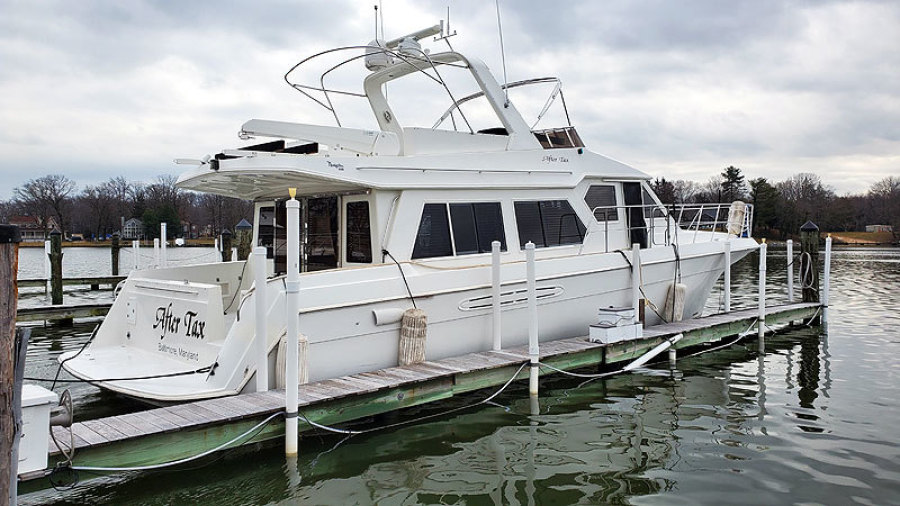 photo of 53' Navigator 5300 Extended Deckhouse 2006