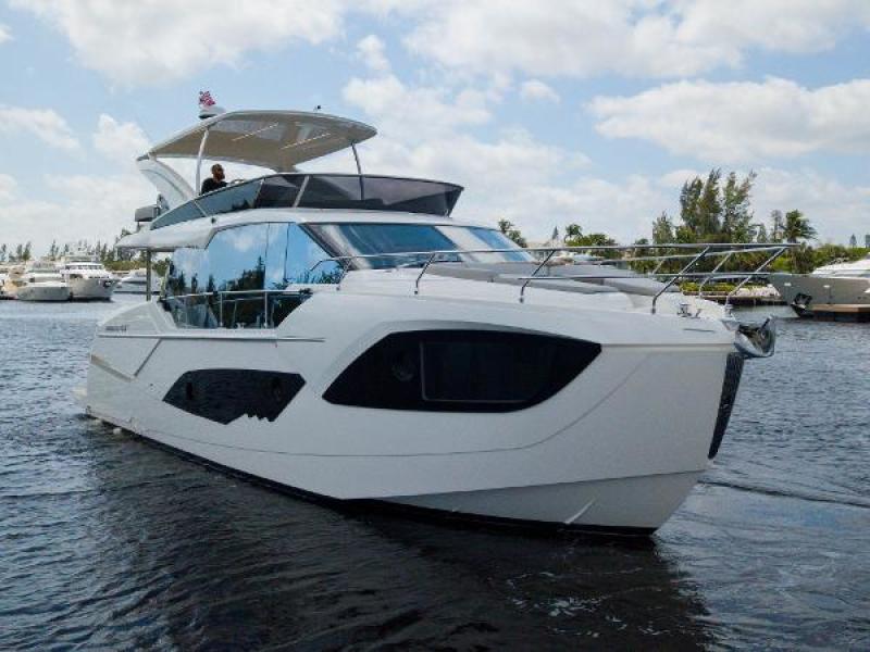 photo of 47' Absolute 47 Fly 2020