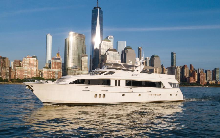 photo of 100' Hatteras 2005