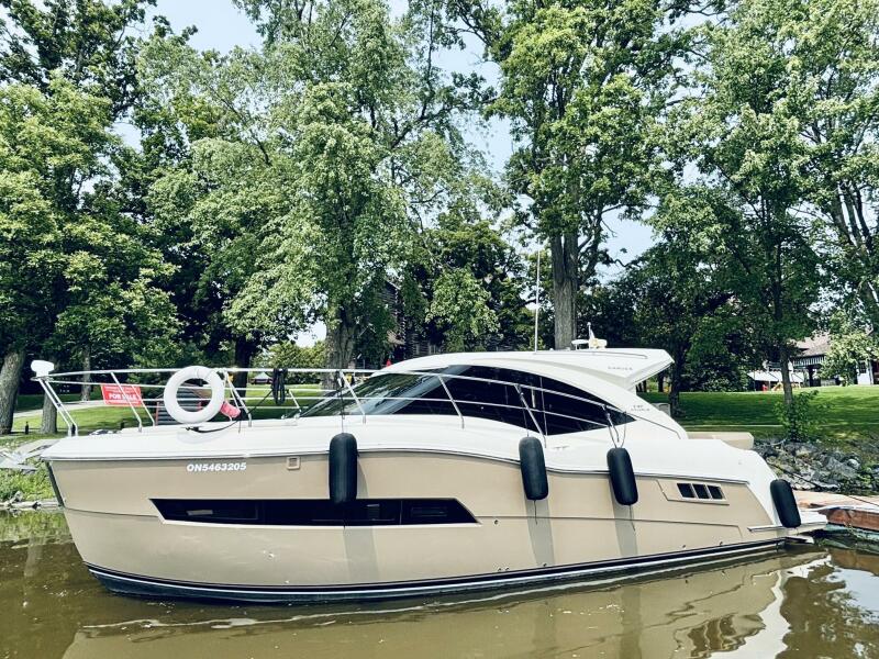 Photo of 2017 Carver 37'