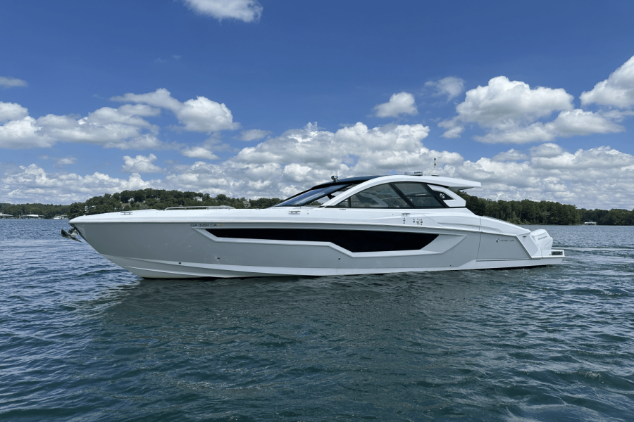photo of 53' Cruisers Yachts 50 GLS Outboard 2024