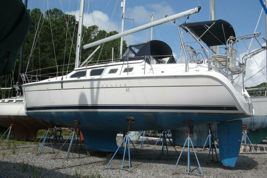 photo of 40' Hunter 41 Deck Salon 2008