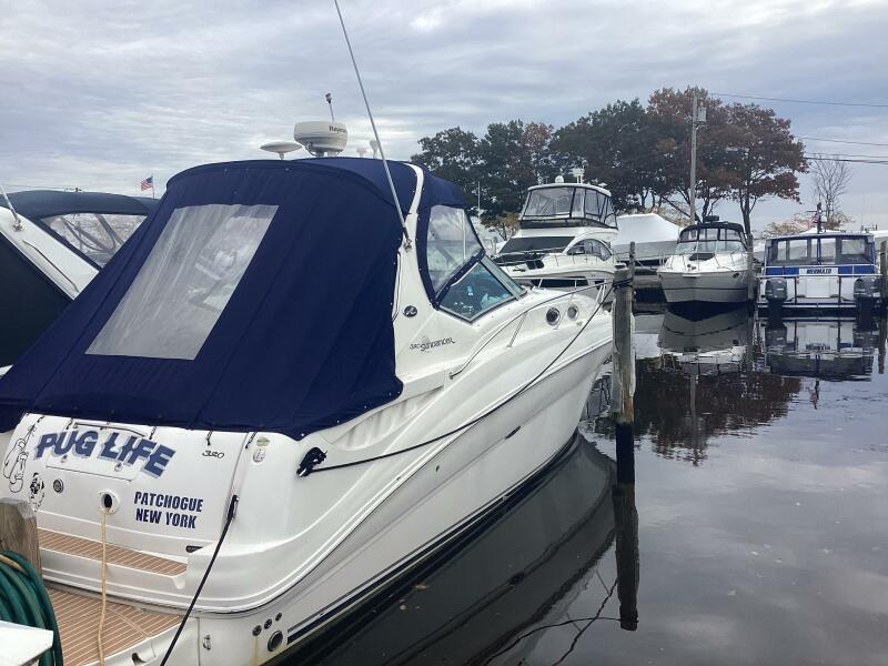 Photo of 2005 Sea Ray 32'