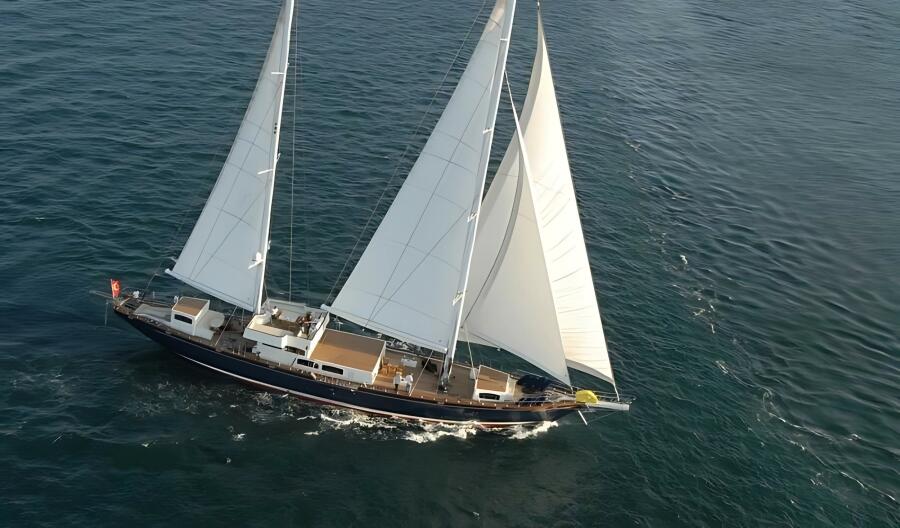 Photo of 136' Custom 2006