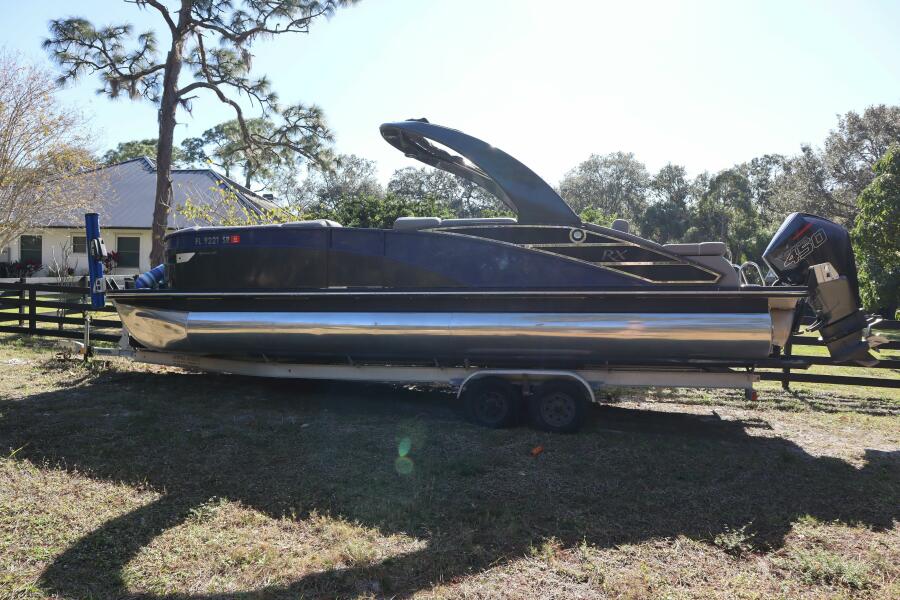 Photo of 2021 Bennington 28'