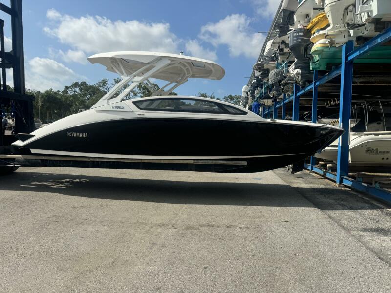 Photo of 2022 Yamaha Boats 27'
