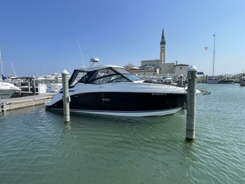 Photo of 2023 Sea Ray 32'