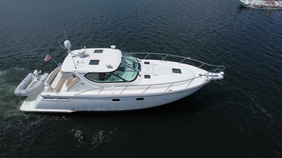 photo of 43' Tiara Yachts 43 Sovran 2006