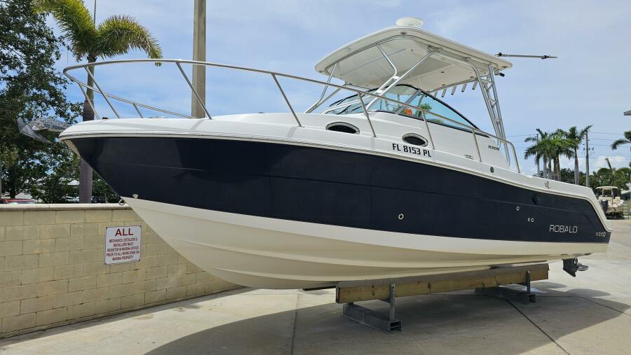 Photo of 2013 Robalo 30'