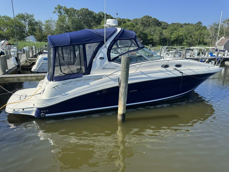 Photo of 2005 Sea Ray 32'