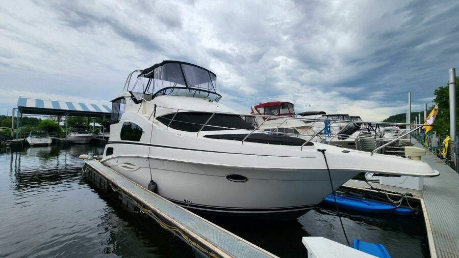Photo of 2004 Silverton 39'