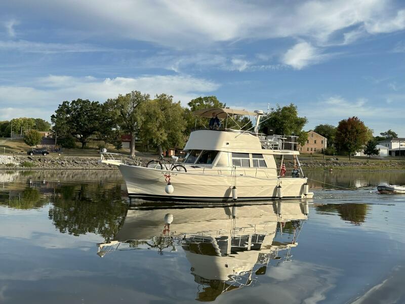 Photo of 2004 Mainship 39'