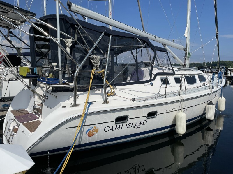 Photo of 2005 Hunter 44'