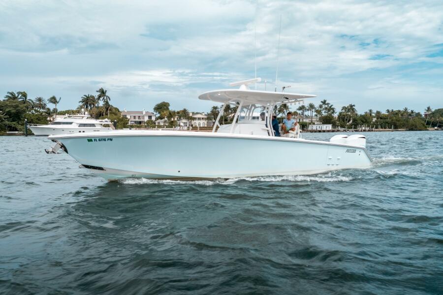 Photo of 2012 Jupiter 34'