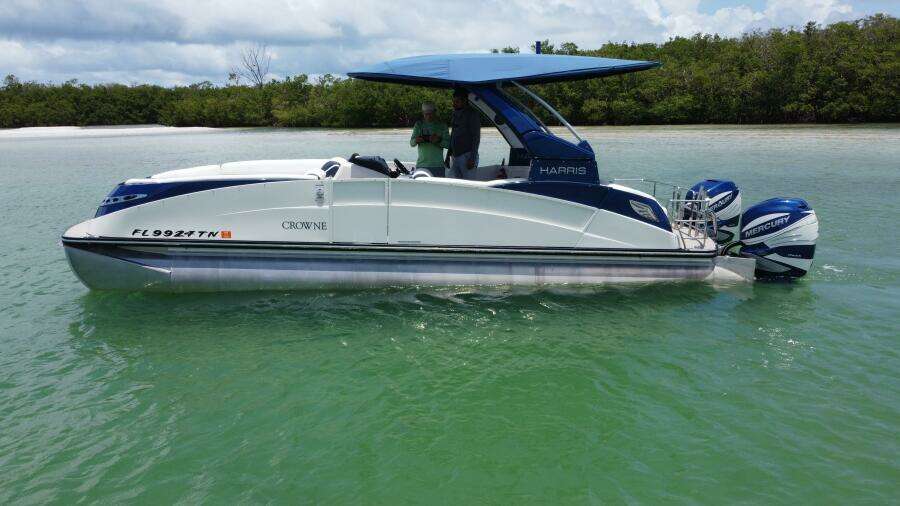 Photo of 27' Harris Crowne SL 270 Twin Engine 2021