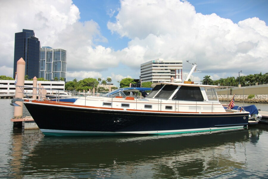 2001 Grand Banks 49' | United Yacht Central Listing Photo of 2001 Grand Banks 49' | United Yacht Central Listing