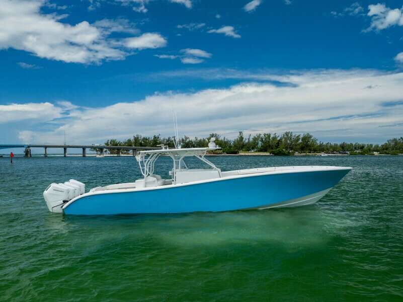 2009 42' Yellowfin photo