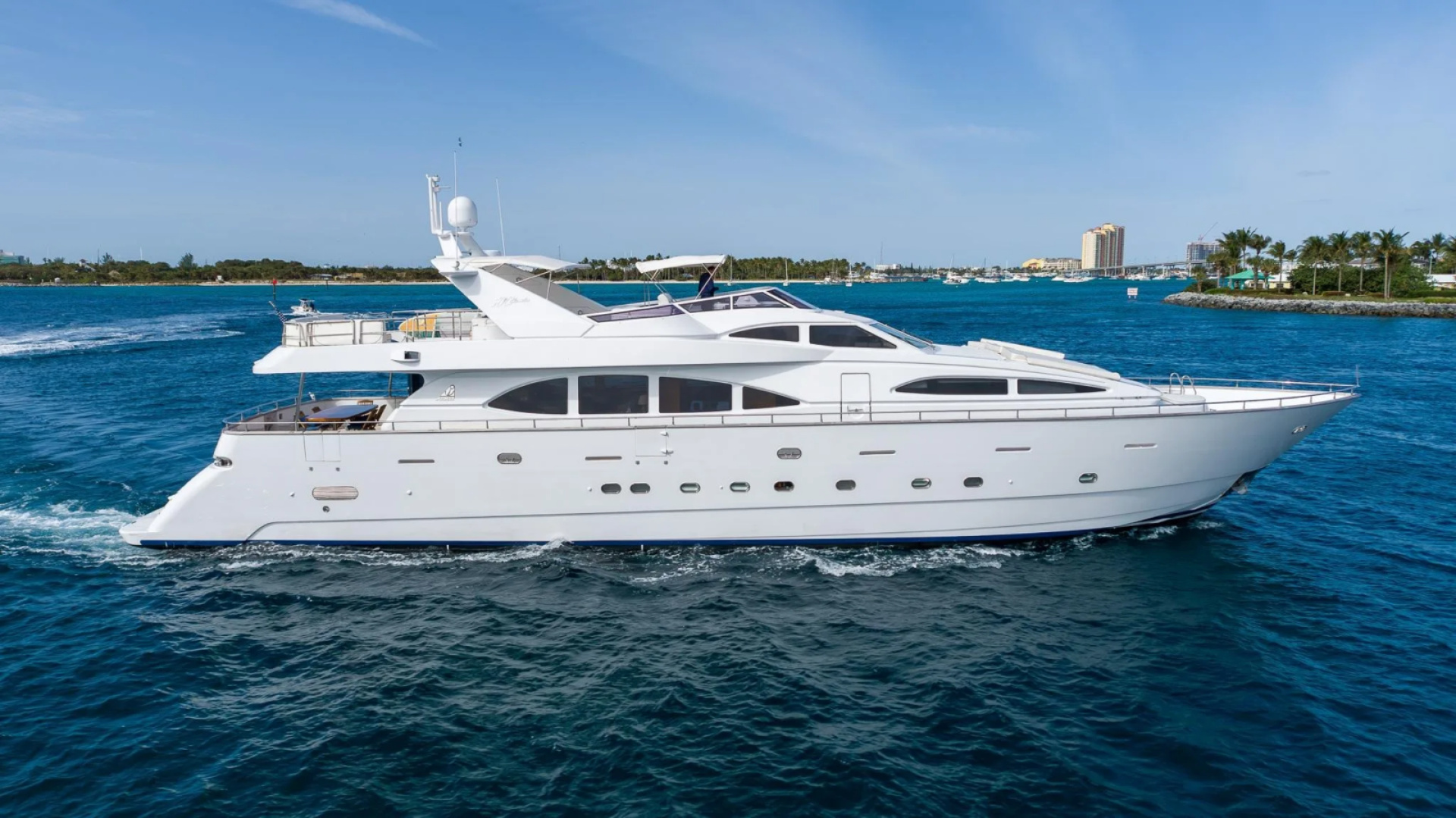 1999 100' Azimut photo