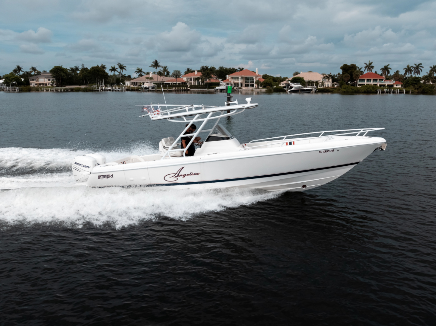 2015 32' Intrepid photo