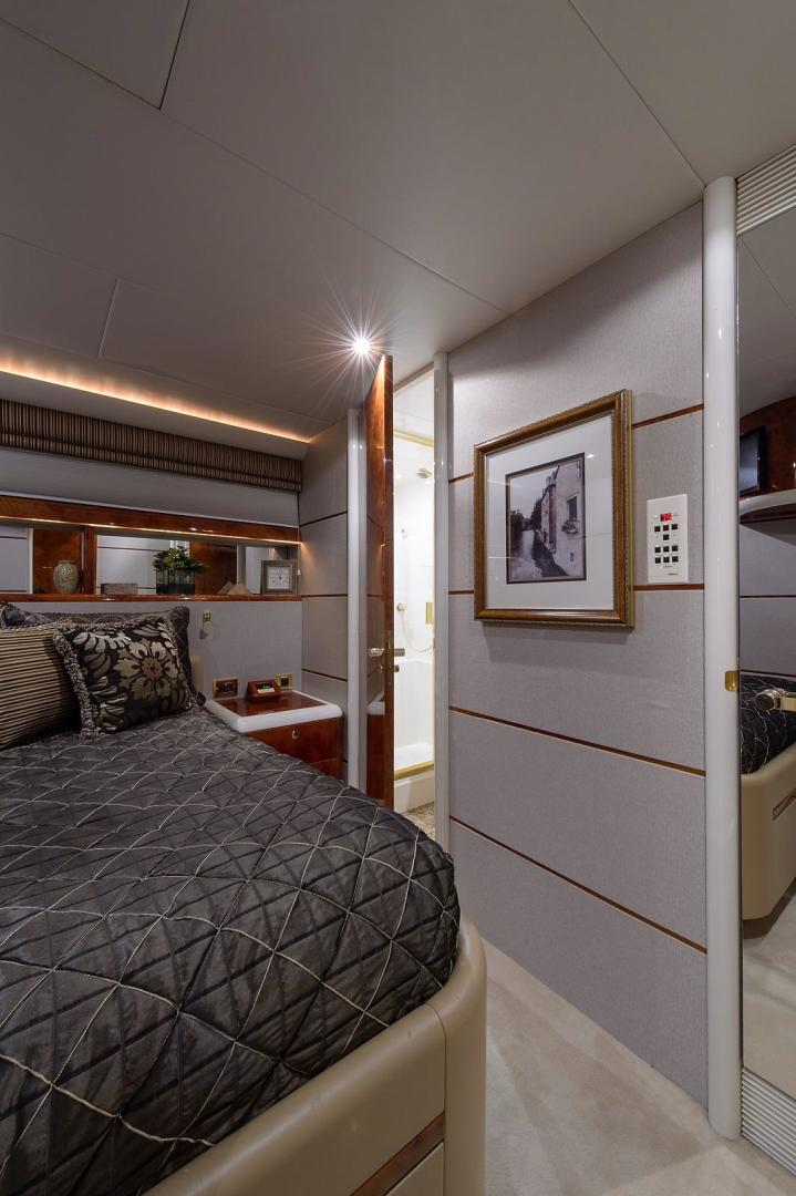 Mid Port Guest Stateroom