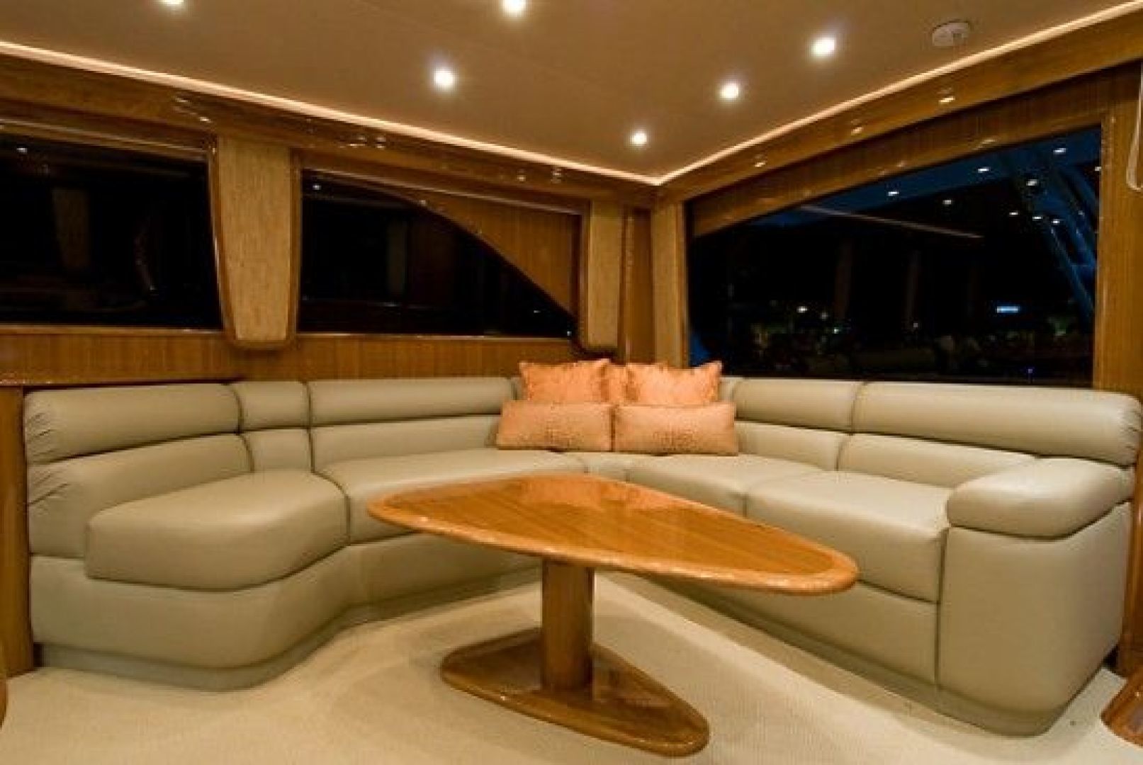 Viking 68 - Salon