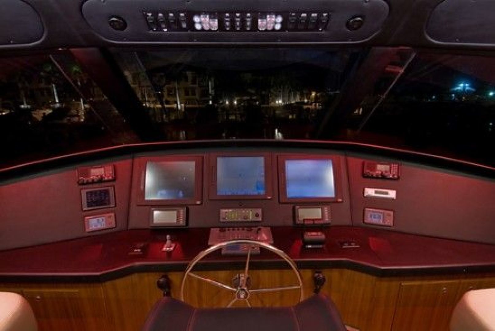 Viking 68 - Flybridge Helm