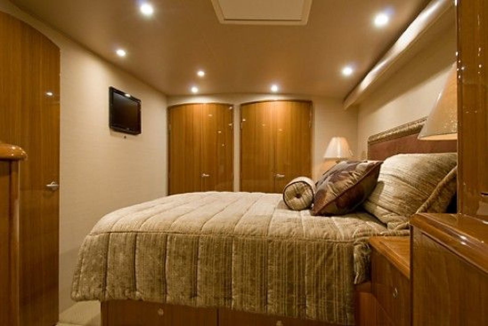 Viking 68 - Master Stateroom