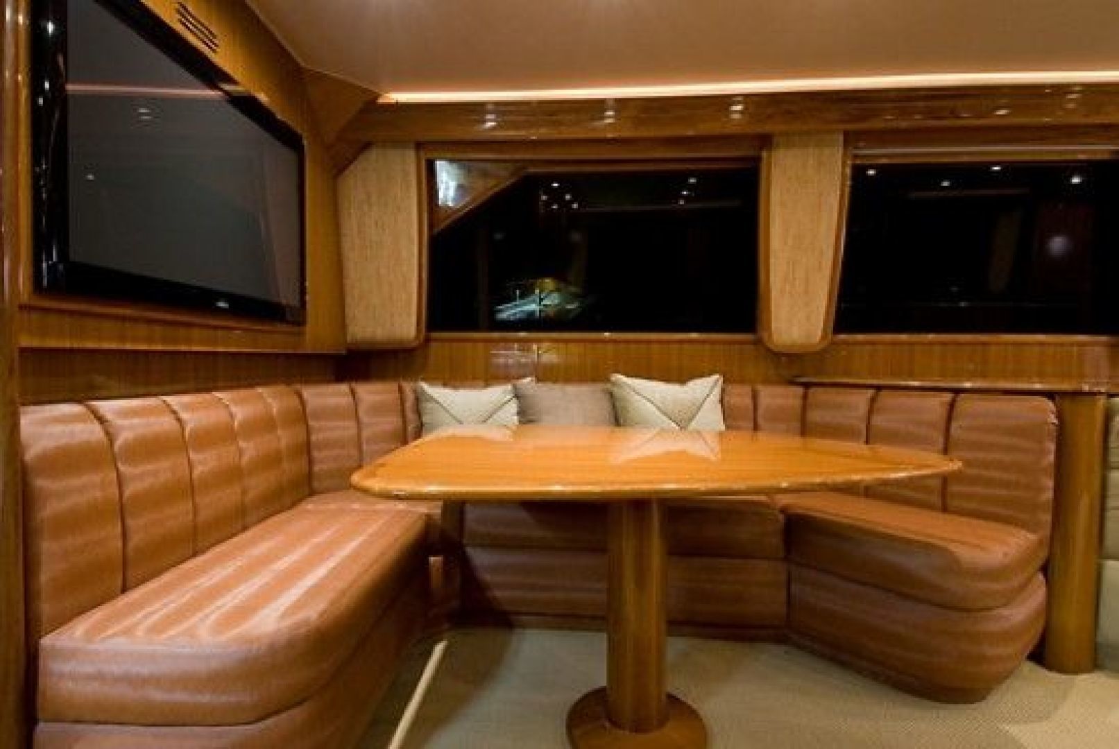 Viking 68 - Dinette