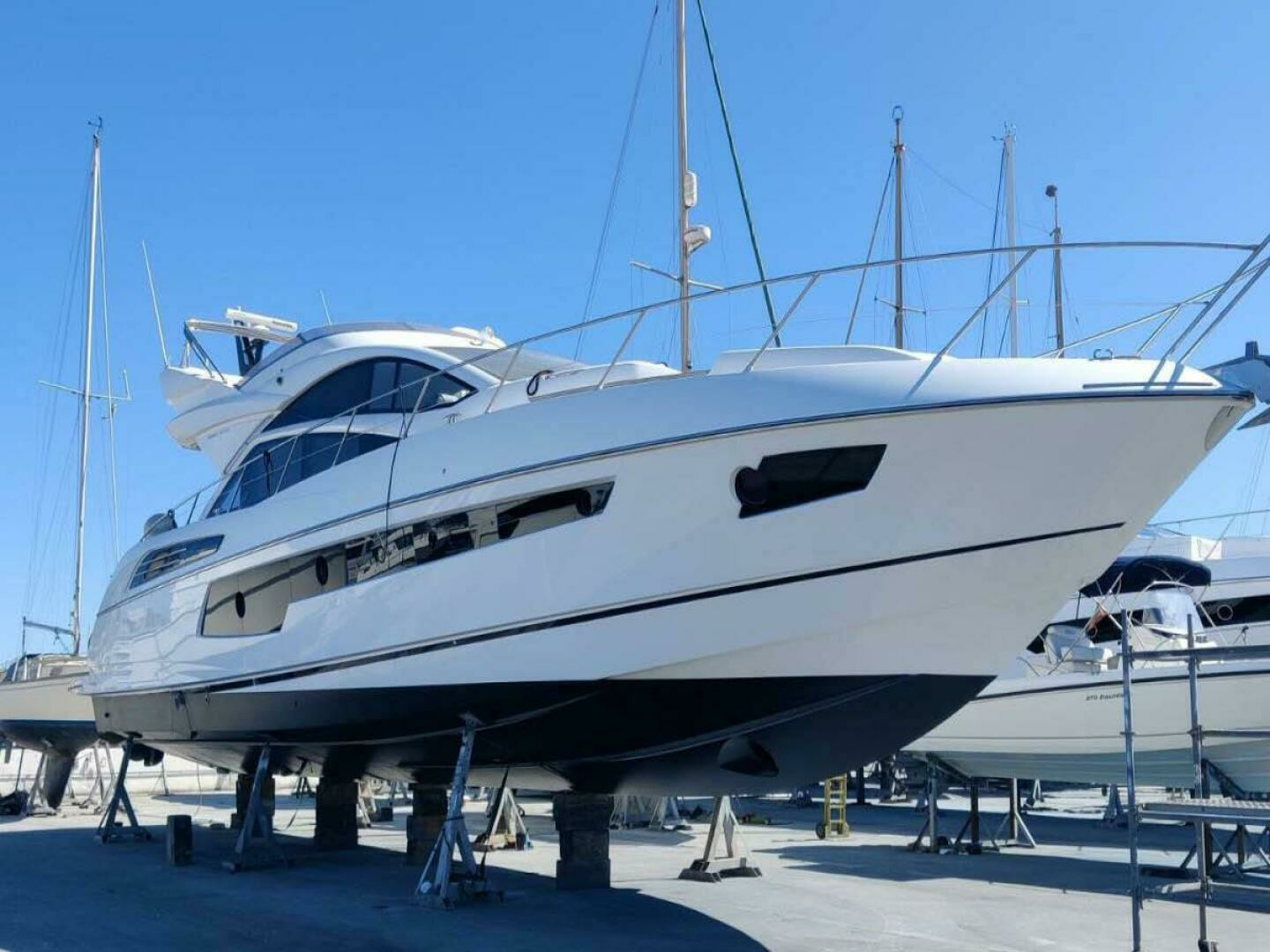 2015 71' Sunseeker photo