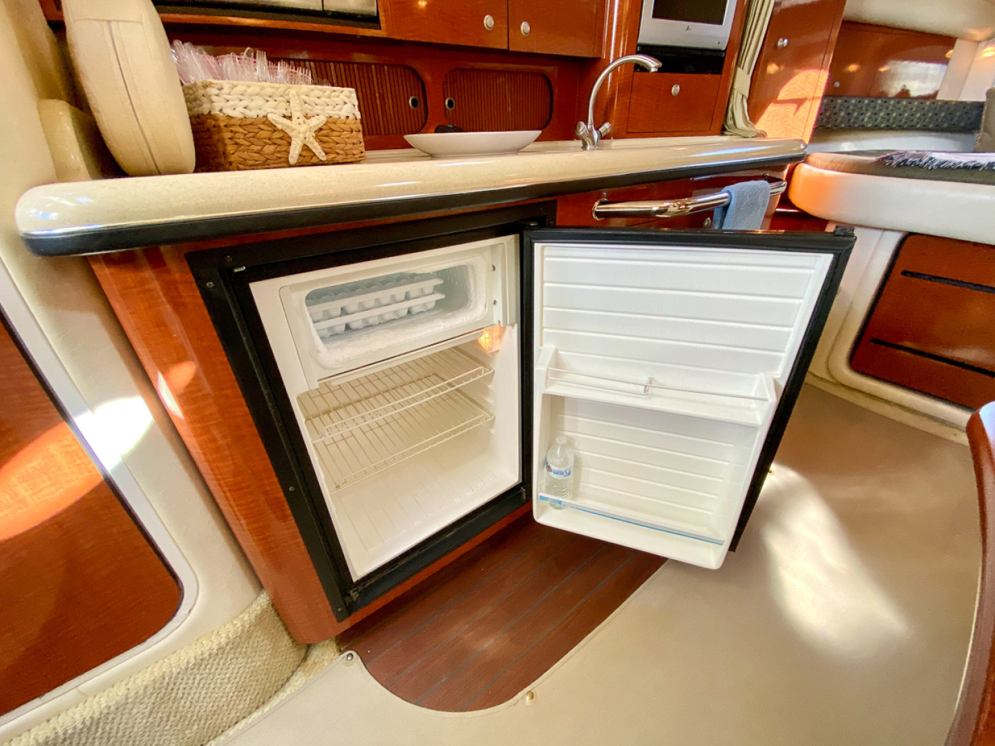 37' 2005 Sea Ray 340 Sundancer Tampa Yacht Sales