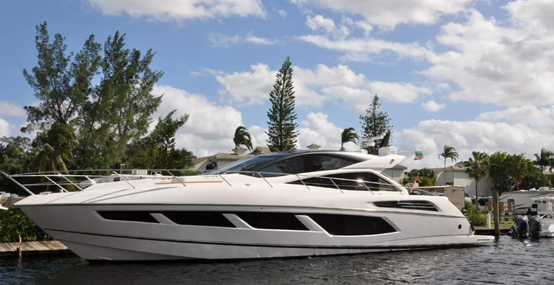 2018 68' Sunseeker photo
