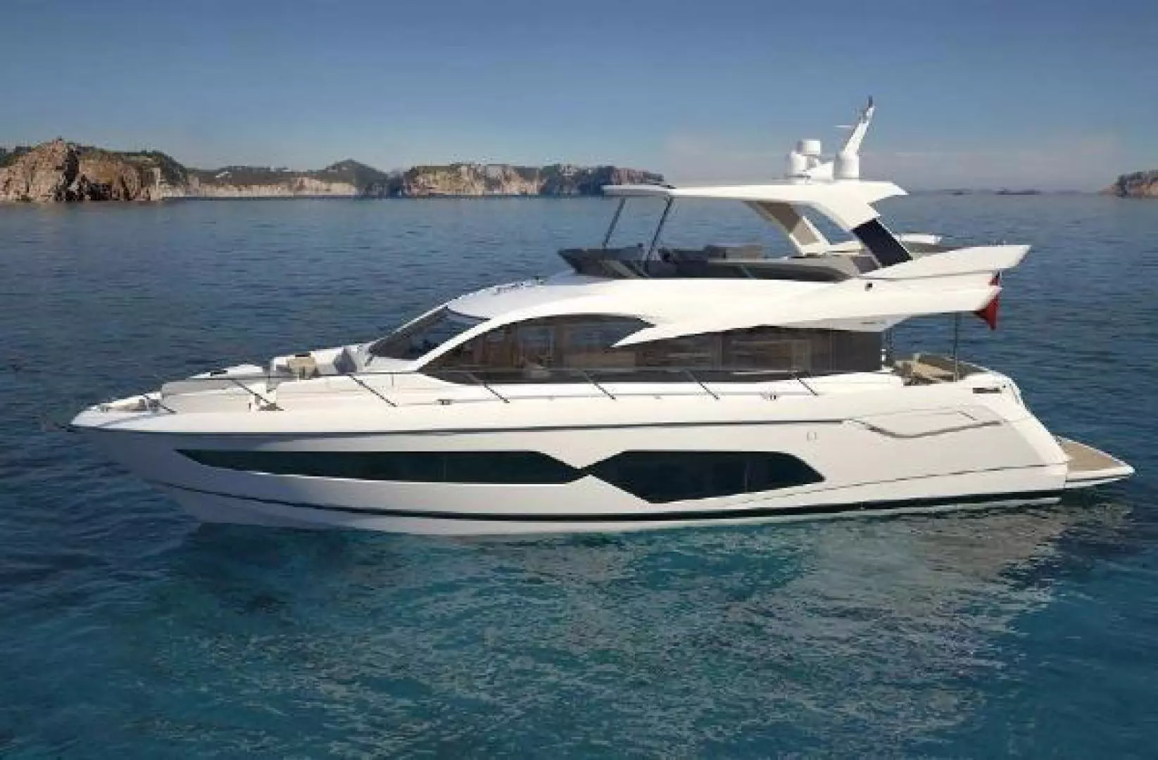 2019 66' Sunseeker photo