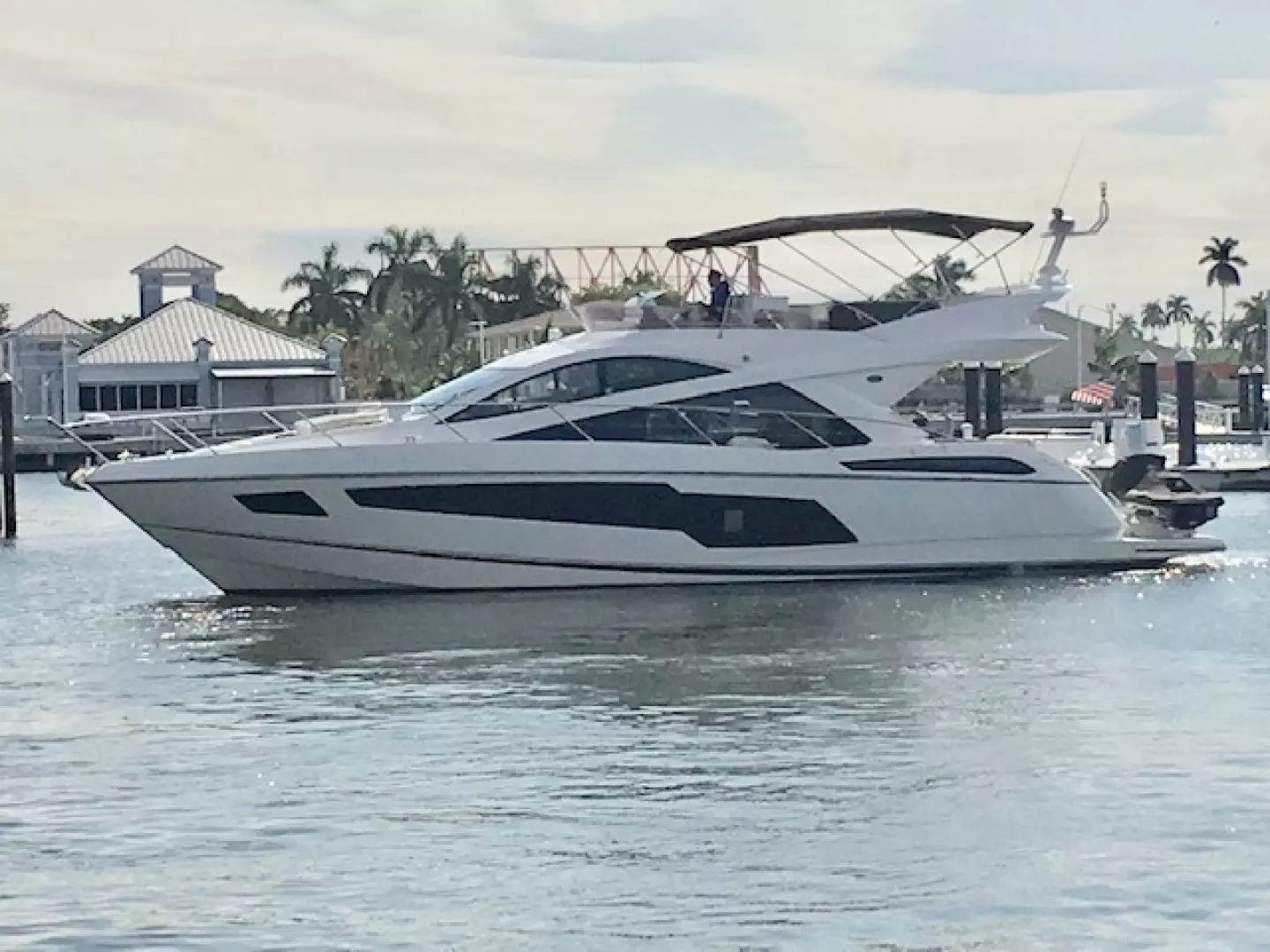 2015 55' Sunseeker photo
