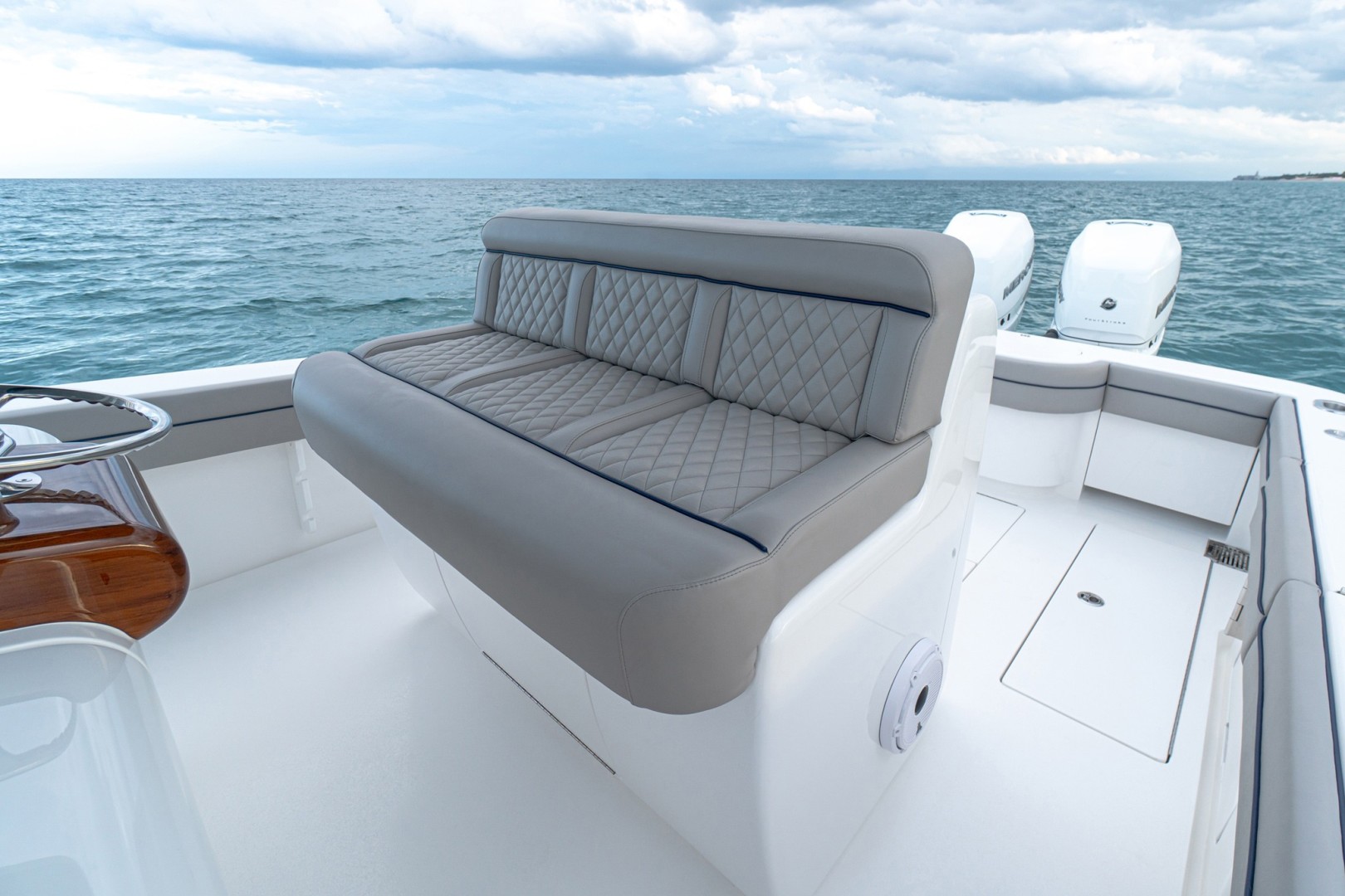 Valhalla 33 - Helm Seating