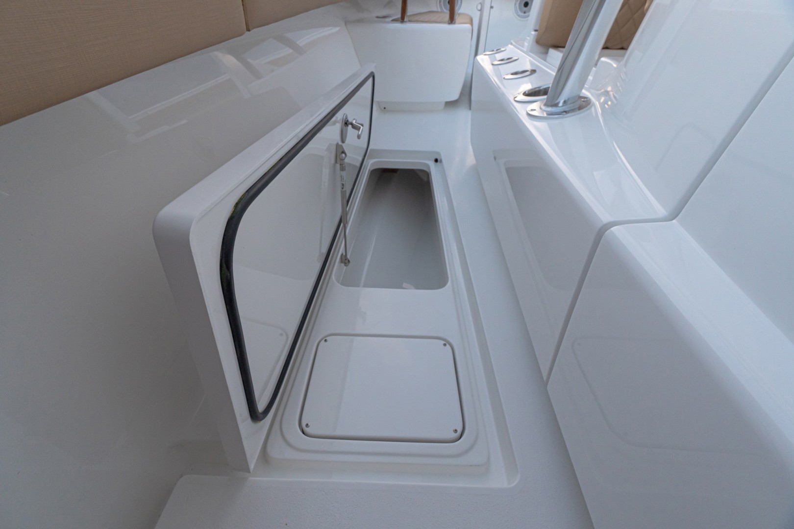 Valhalla 37 - Gunwale Storage
