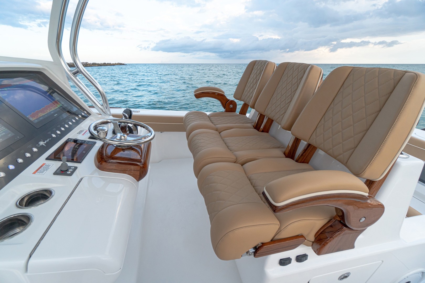 Valhalla 37 - Helm Seating