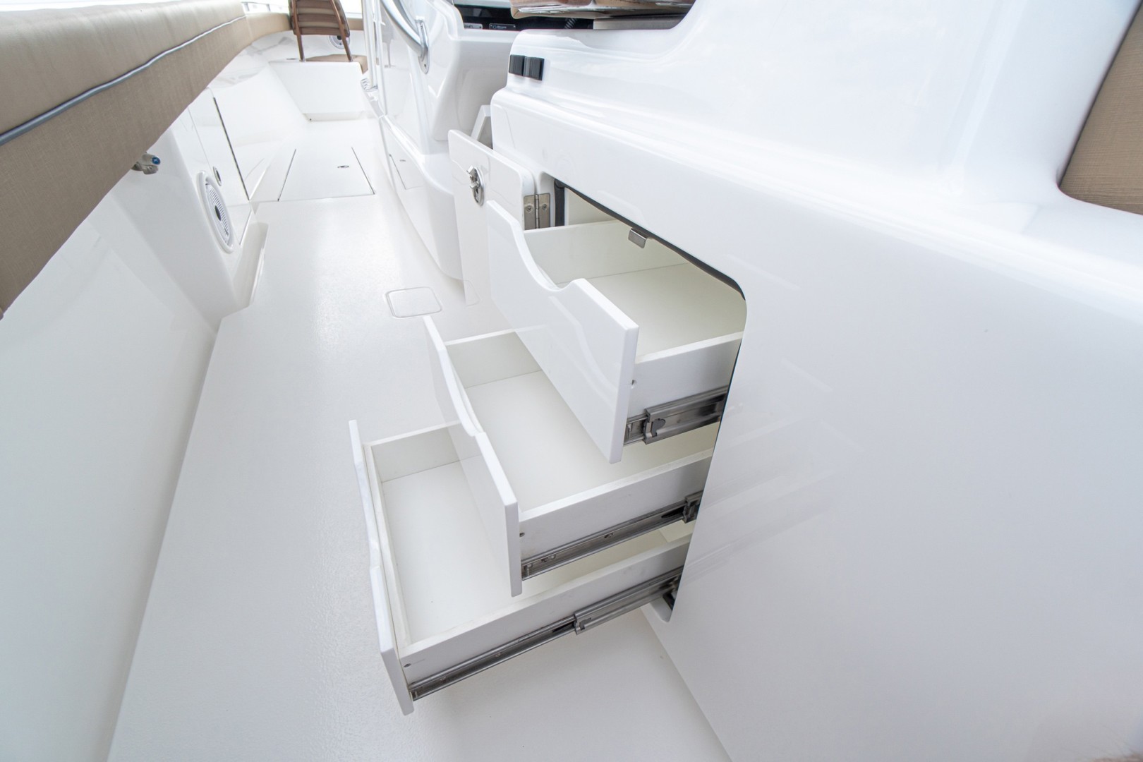 Valhalla 41 - Gunwale Storage