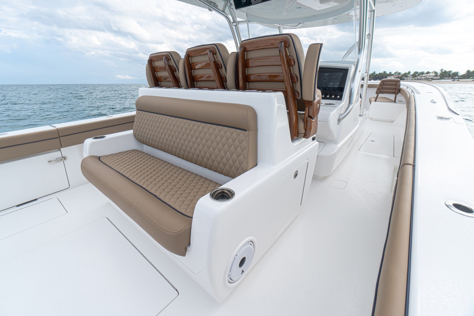 Valhalla 41 - Helm Seating