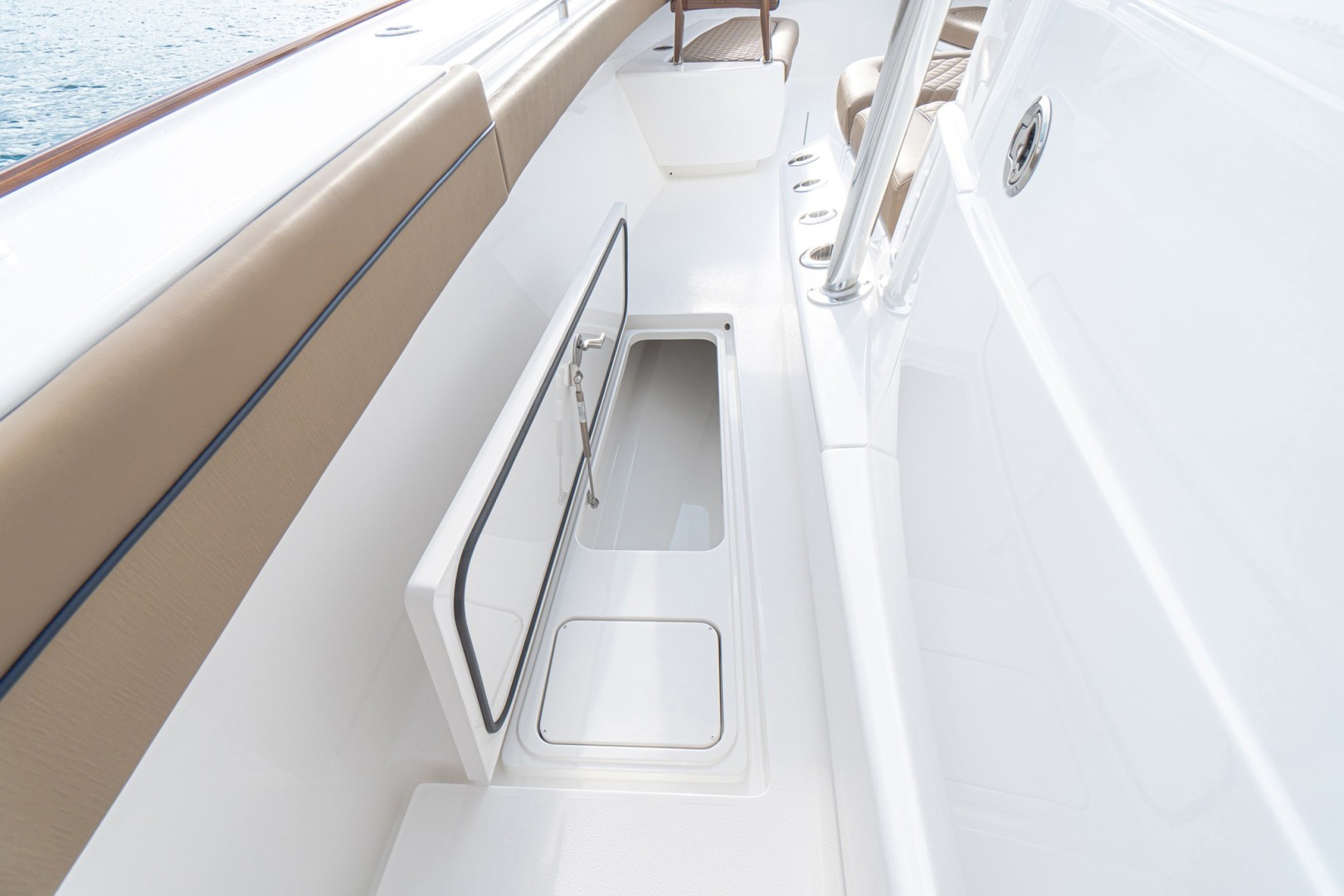 Valhalla 41 - Gunwale Storage