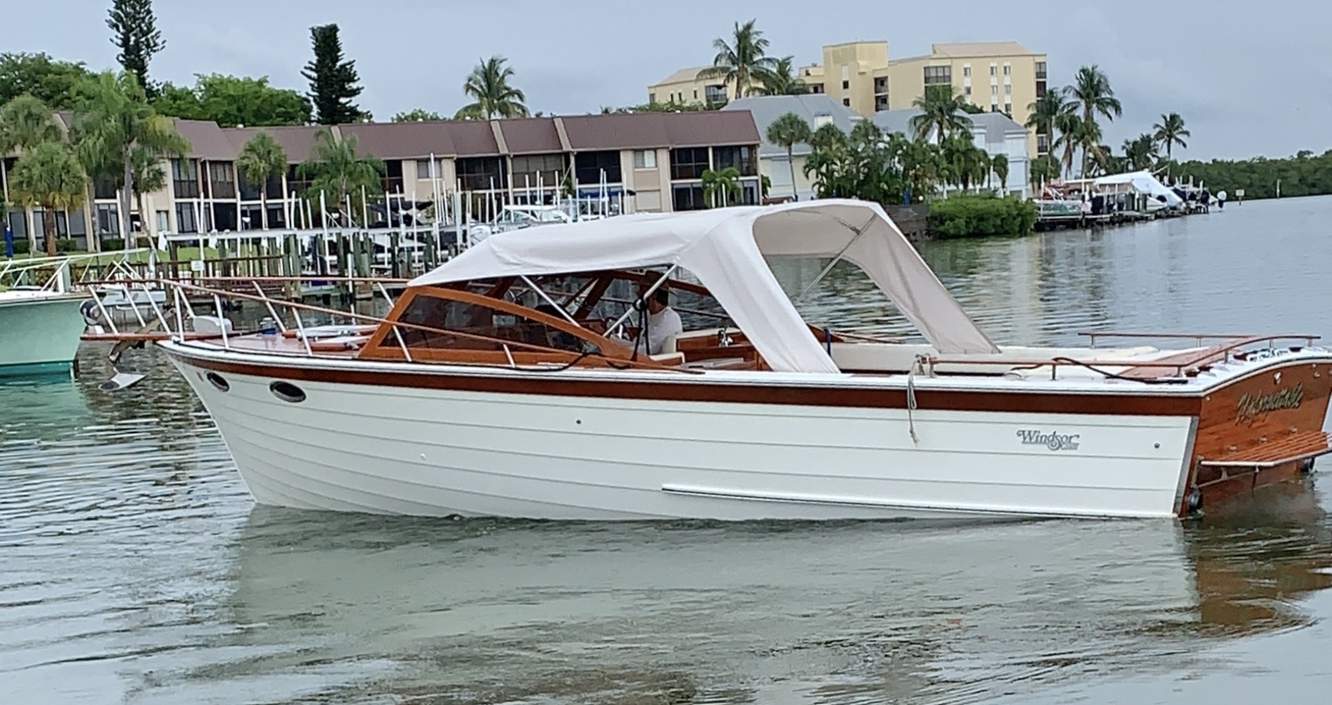 31' Windsor Craft Picnic Boat for Sale Runabouts