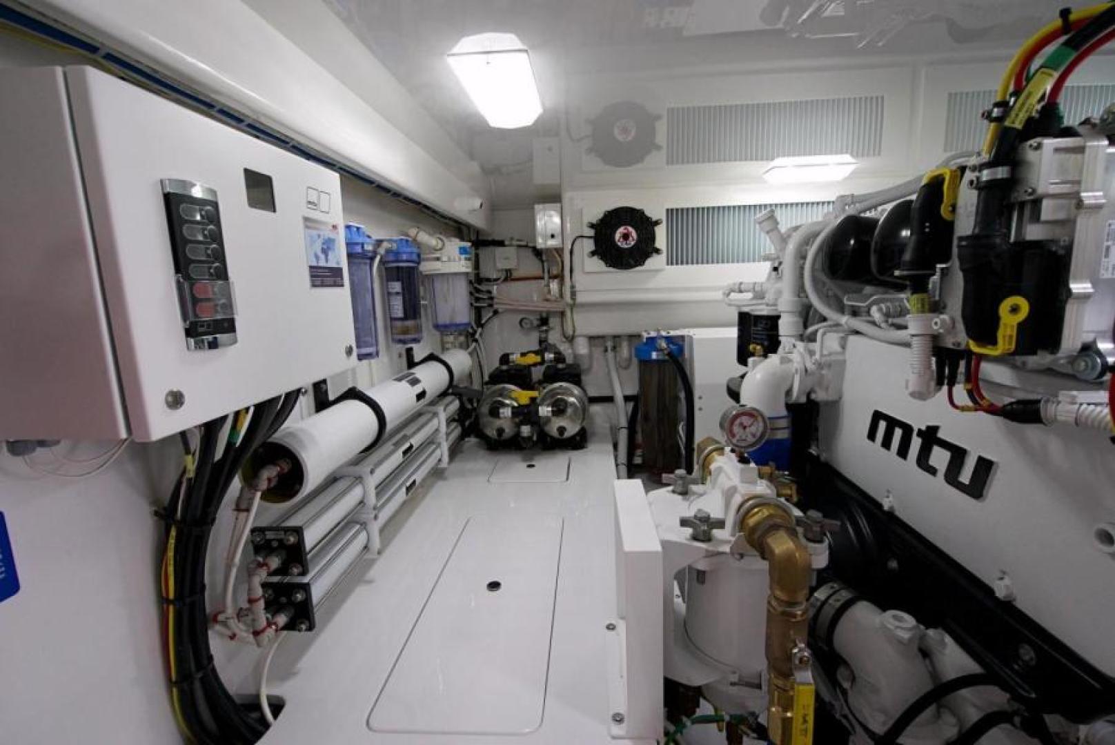 Viking 58 - Engine Room