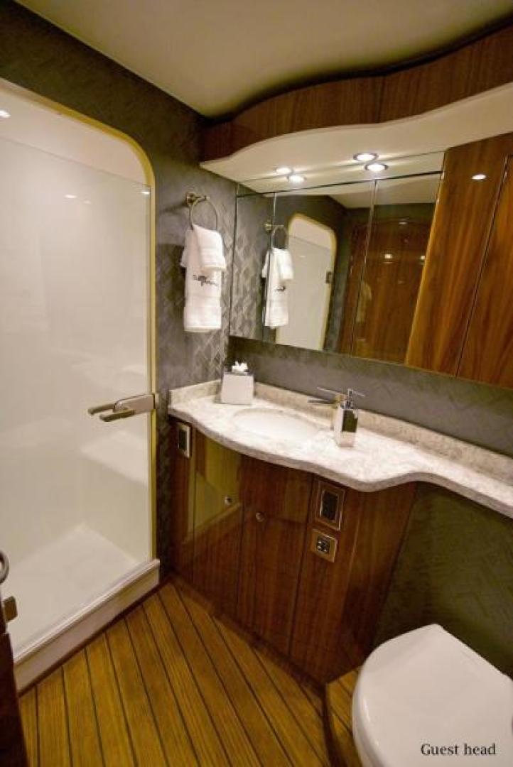 Viking 58 - Forward Head