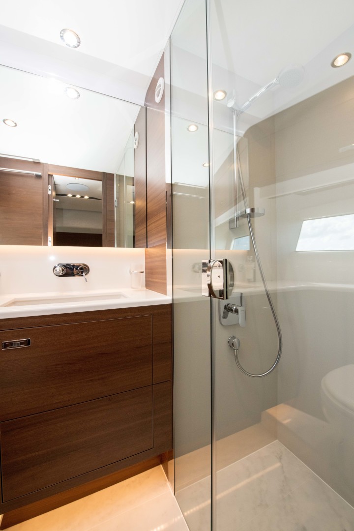 Starboard ensuite Head